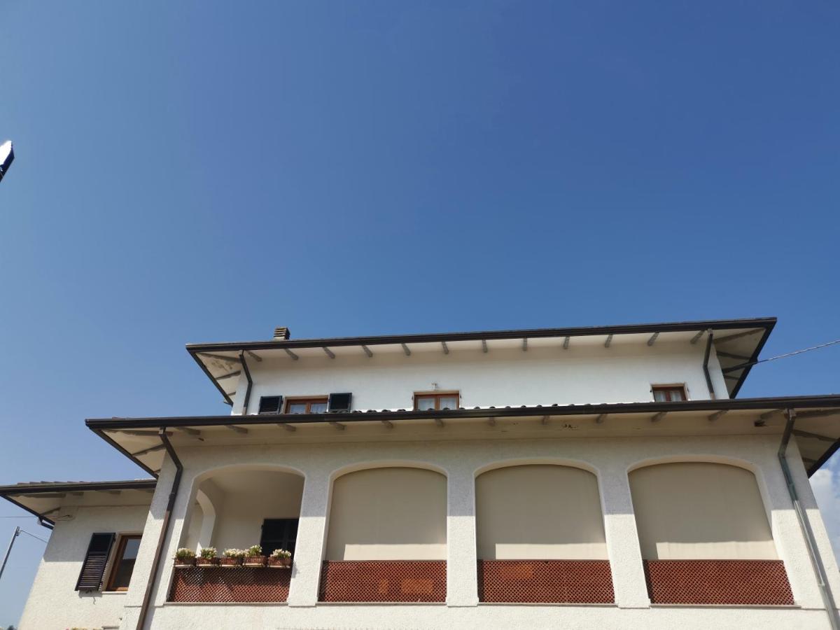 Villa Flora Affittacamere Luni Екстериор снимка
