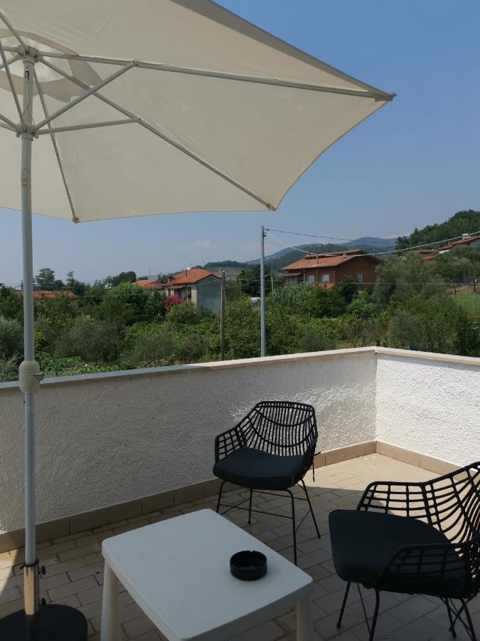 Villa Flora Affittacamere Luni Екстериор снимка