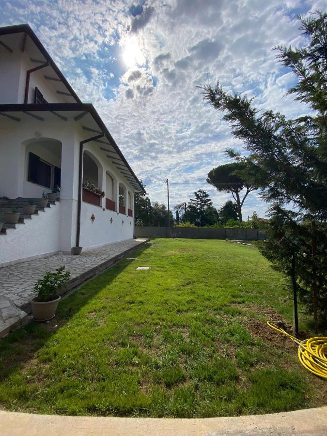 Villa Flora Affittacamere Luni Екстериор снимка
