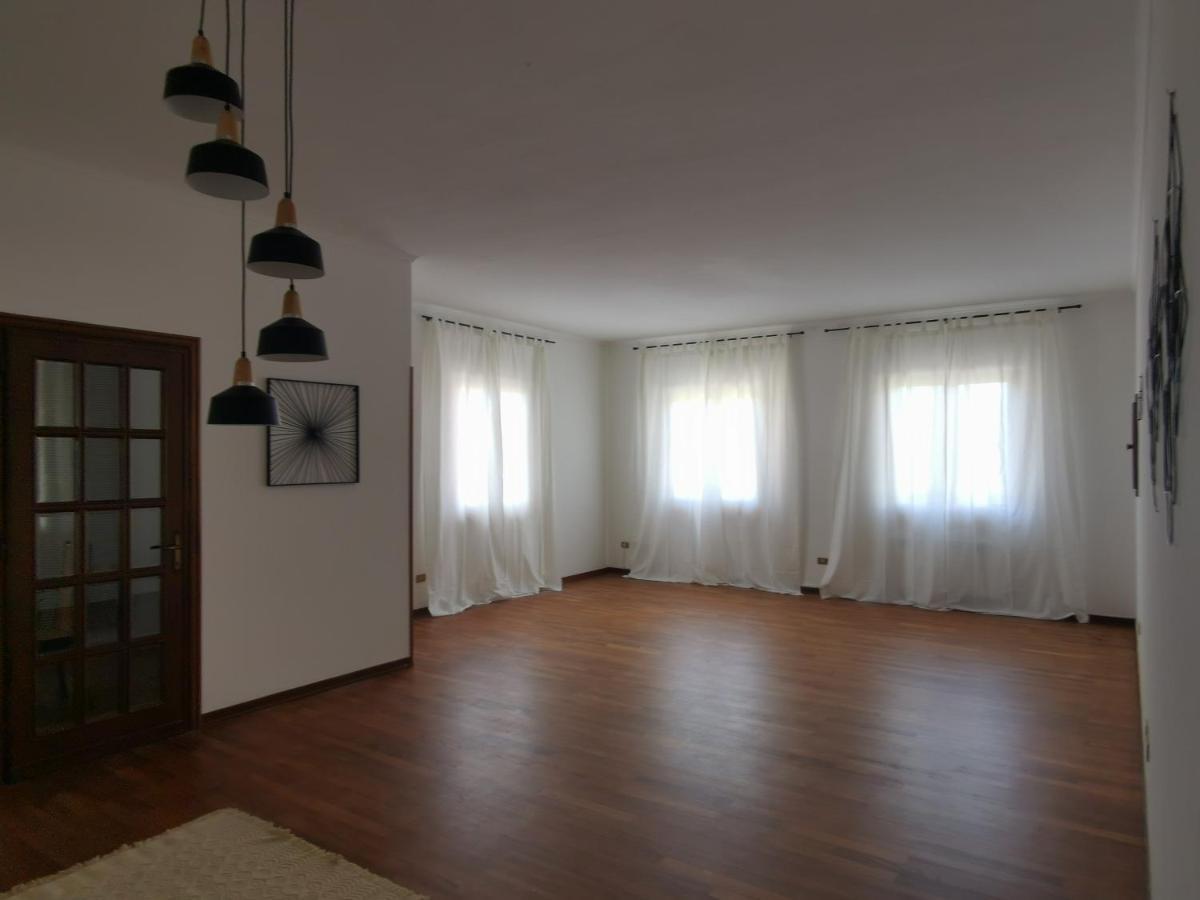 Villa Flora Affittacamere Luni Екстериор снимка