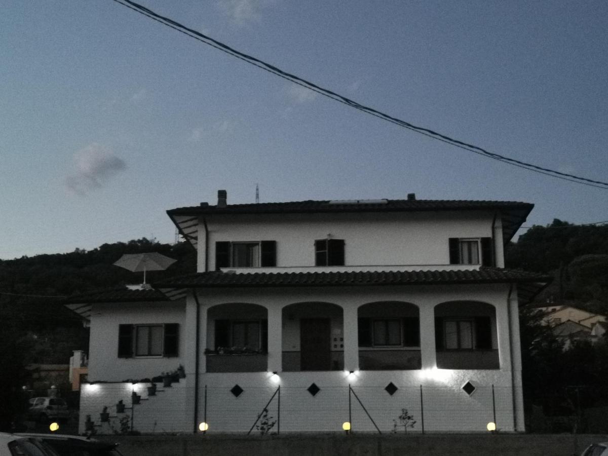 Villa Flora Affittacamere Luni Екстериор снимка