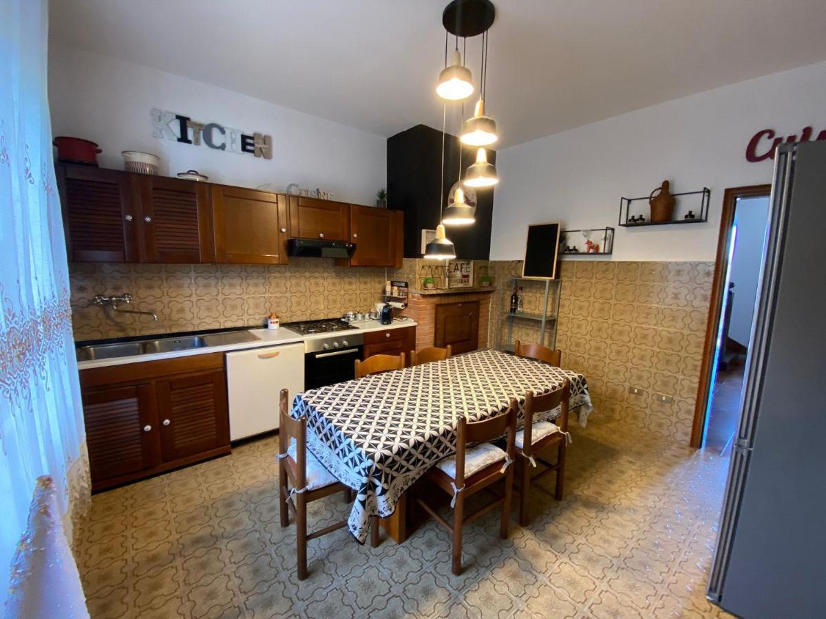 Villa Flora Affittacamere Luni Екстериор снимка