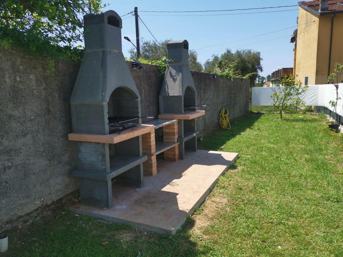 Villa Flora Affittacamere Luni Екстериор снимка
