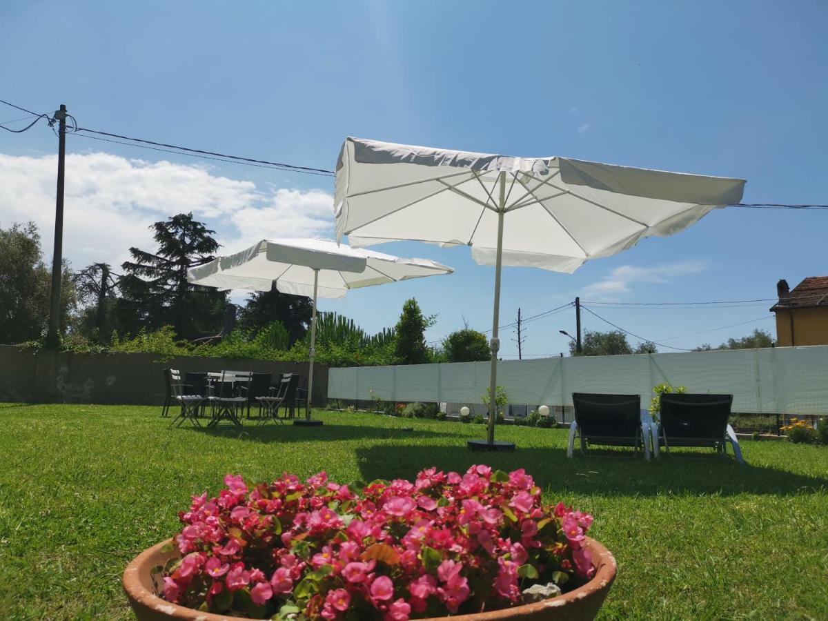 Villa Flora Affittacamere Luni Екстериор снимка